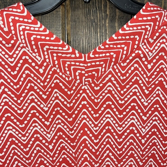 J. McLaughlin Top M Pink White Zig Zag Catalina Cloth 3/4 Blouse Relaxed Chevron - Picture 7 of 9